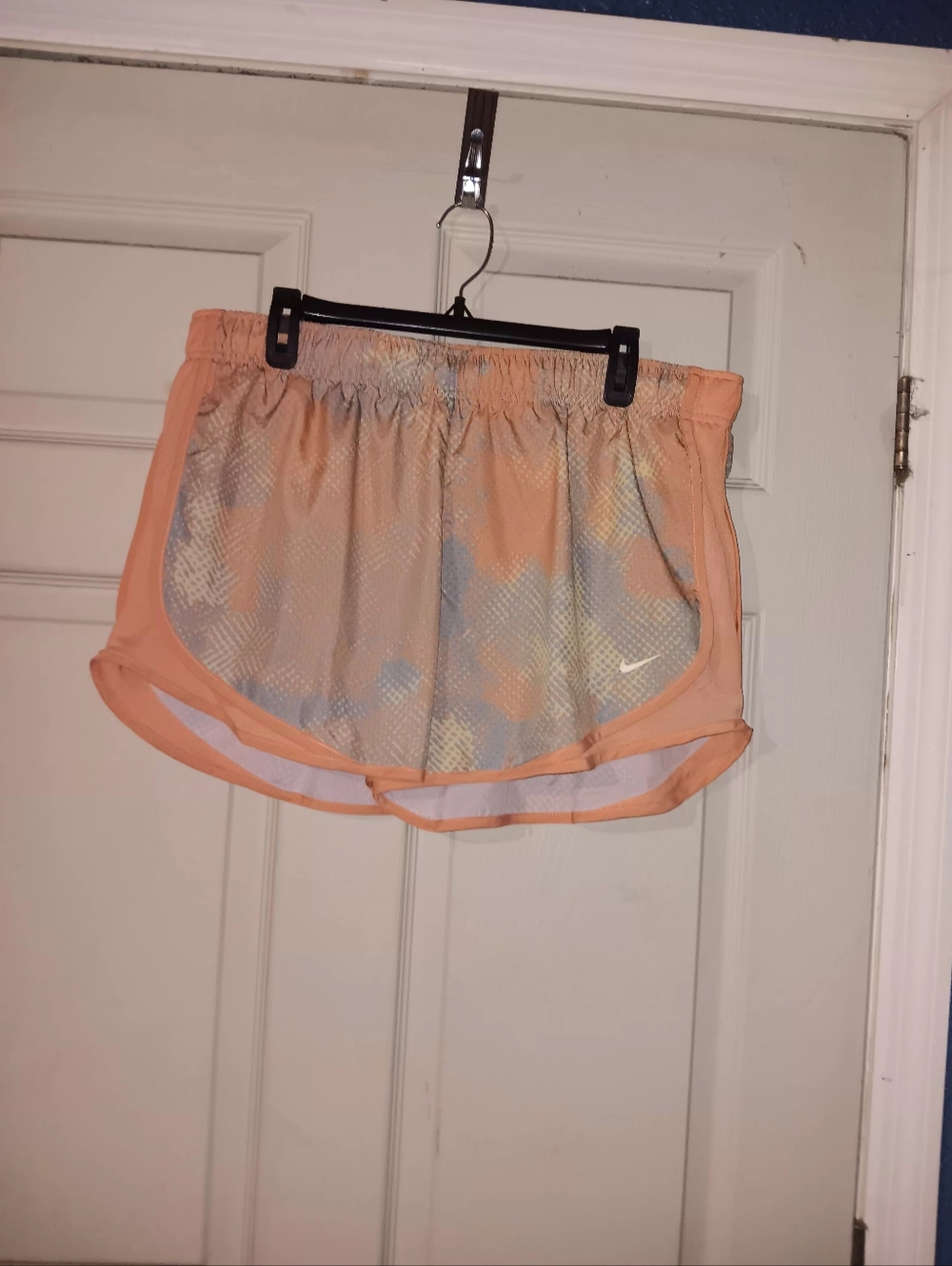 Nike Women’s Peach Multi-Print Athletic Shorts Wms Sz XL